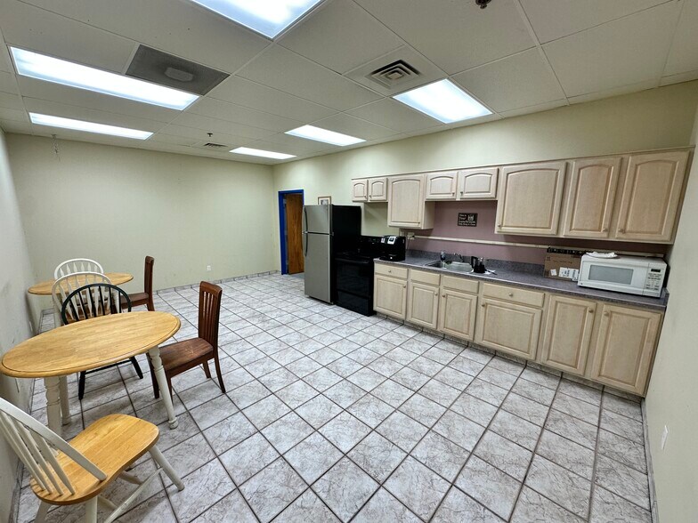 More Photos Of 1980 S West Blvd, Vineland Manufacturing For Lease