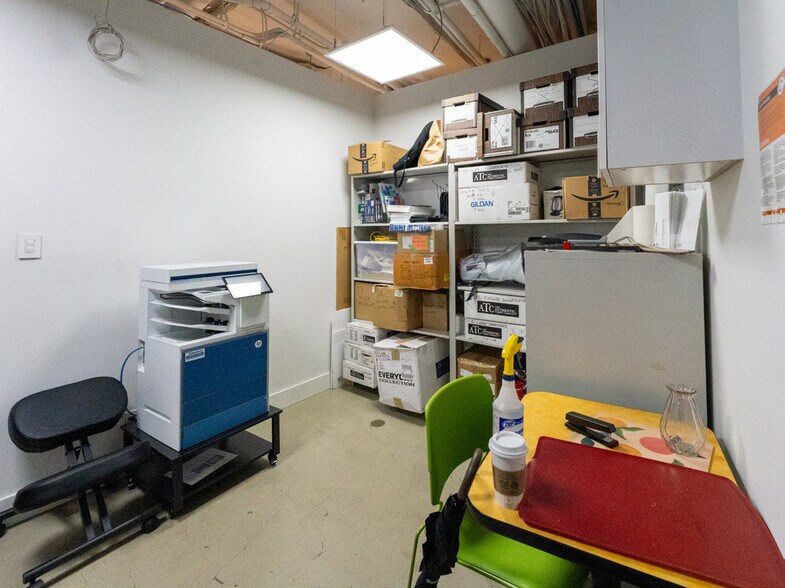 More Photos Of 438 Terminal Av, Vancouver Office For Lease