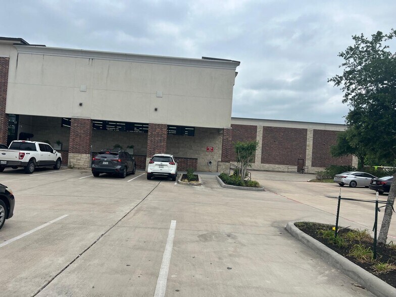 More Photos Of 4603 Sienna Pky, Missouri City Supermarket For Lease