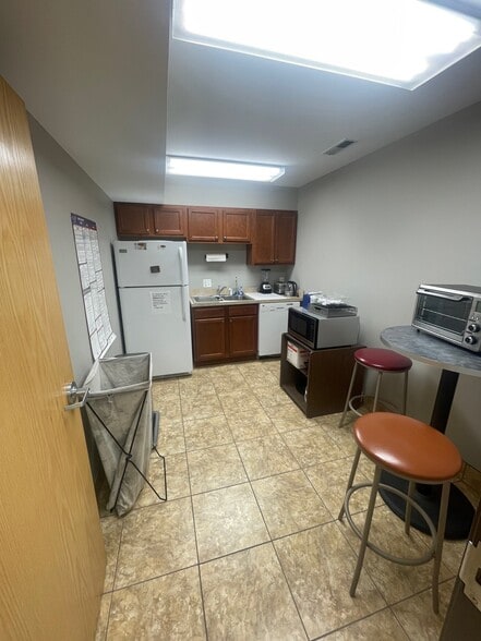 More Photos Of 10105 Hedden Rd, Evansville Warehouse For Sale