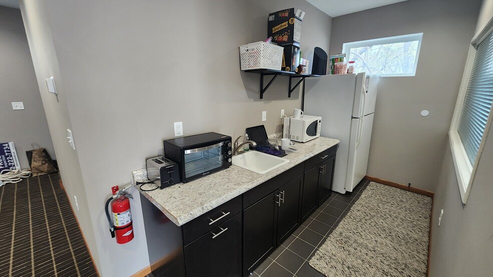 More Photos Of 444 N 12th Ave N, South Saint Paul Office For Sale