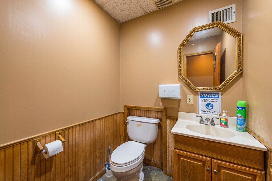 More Photos Of 5203 Turney Rd, Garfield Heights Bar For Sale
