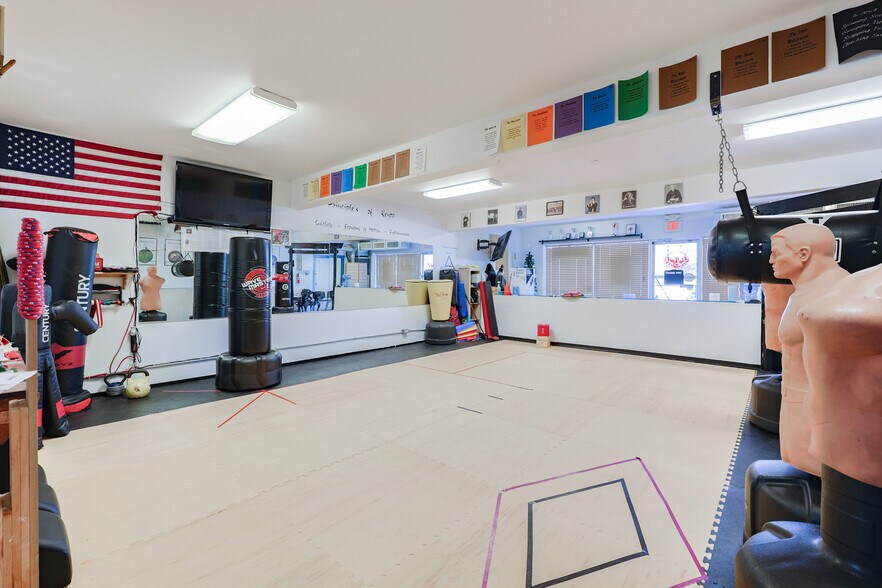 More Photos Of 310-312 Wilbur Ave, Swansea Office For Sale