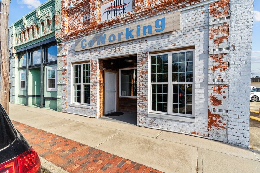 Primary Photo Of 123 S Railroad Ave, Dunn General Retail For Sale