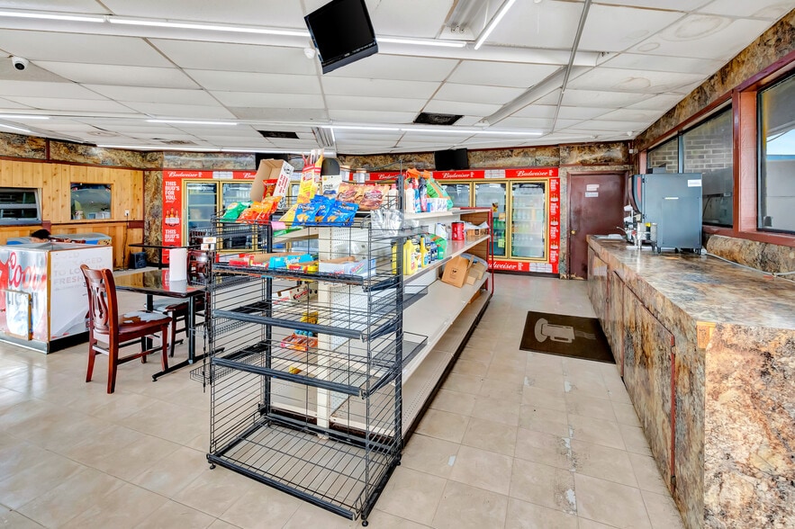 More Photos Of 1100 W US Highway 59 Feeder, Ganado Convenience Store For Sale