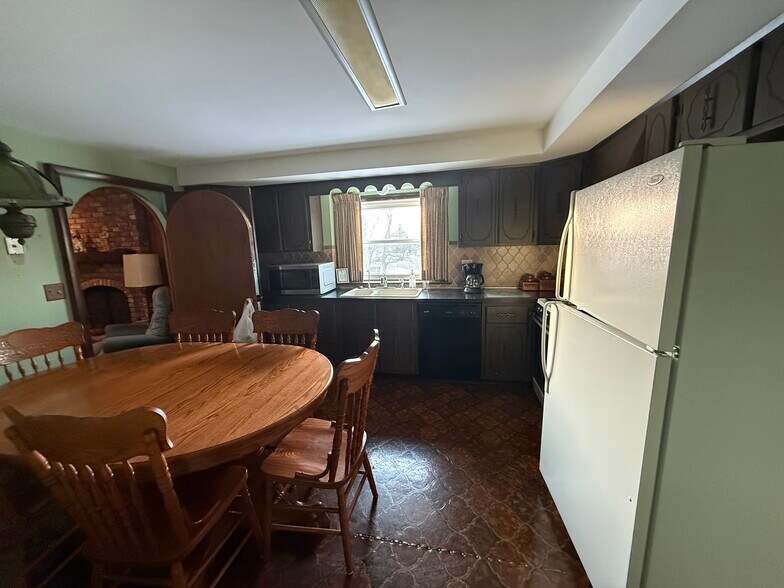 More Photos Of 4945 Southwestern Blvd, Hamburg Freestanding For Sale