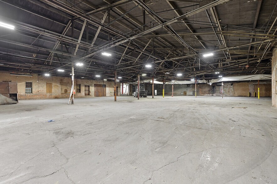 More Photos Of 412 W Beecher St, Adrian Manufacturing For Lease