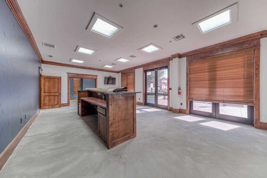More Photos Of 1916 Martin Dr, Weatherford Office For Lease