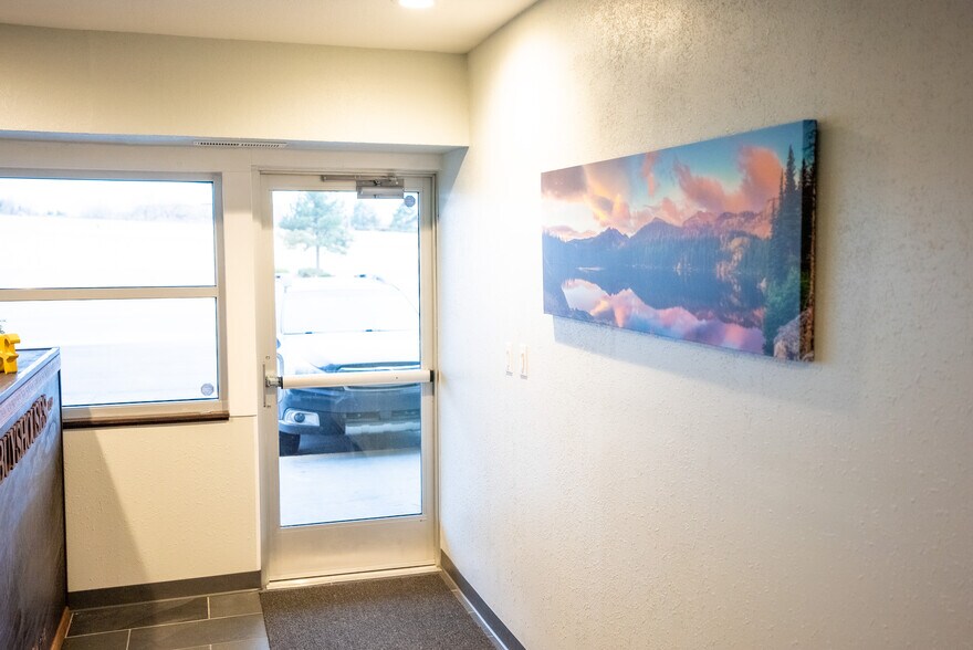 More Photos Of 2708 E Fountain Blvd, Colorado Springs Freestanding For Sale