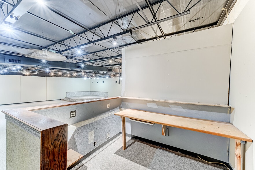 More Photos Of 9802 Whithorn Dr, Houston Office For Sale