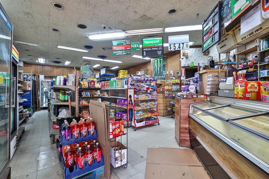 More Photos Of 3235-3245 Woodburn Ave, Cincinnati Storefront For Sale