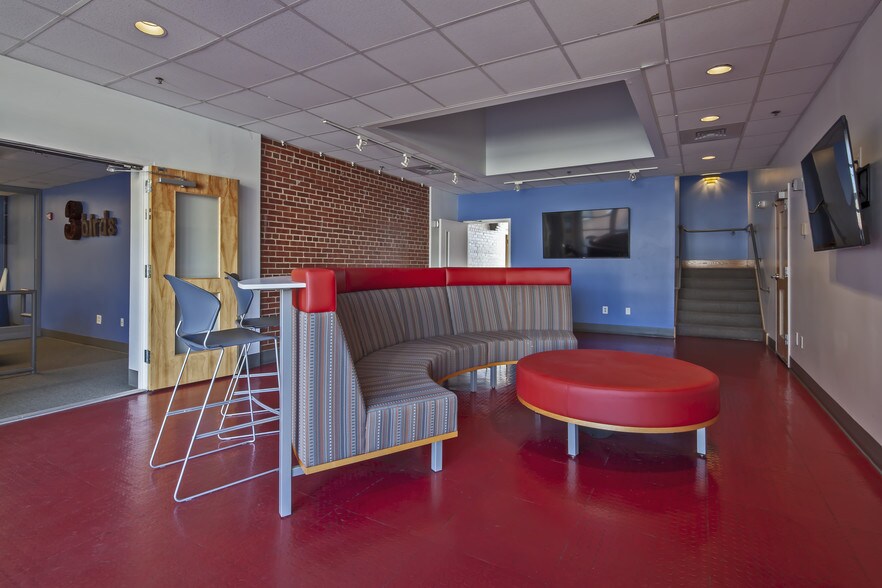 More Photos Of 505 W Franklin St, Chapel Hill Office For Lease