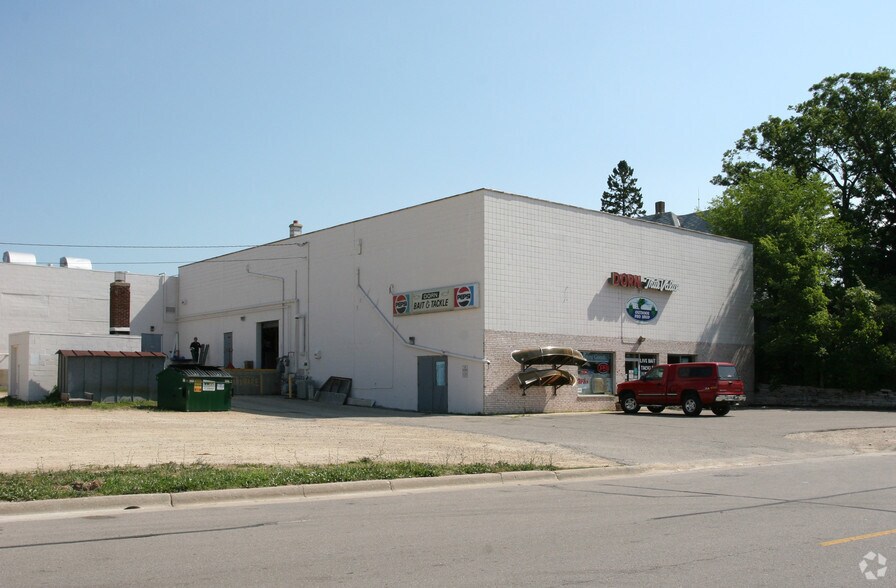 More Photos Of 1111-1213 N Sherman Ave, Madison Storefront For Lease