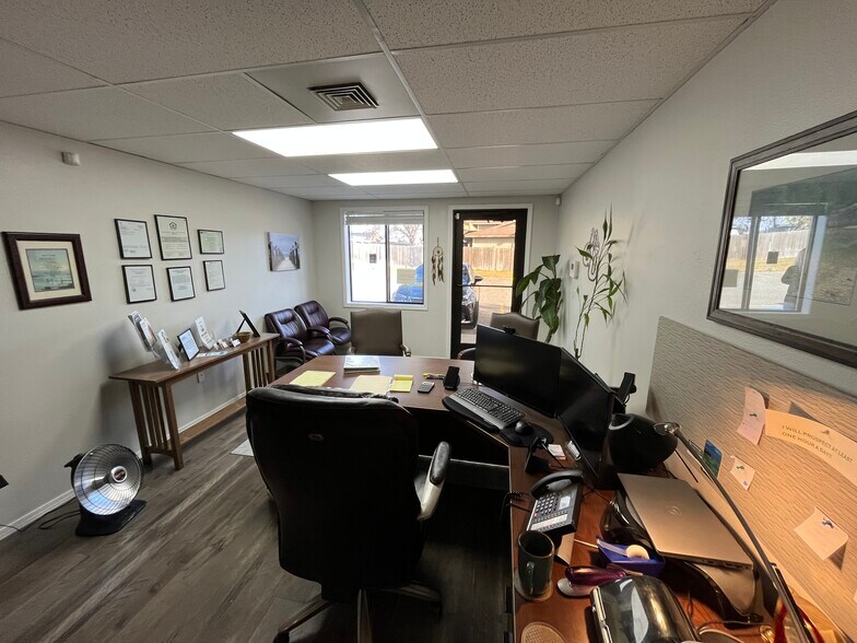 More Photos Of 111 E Lincoln Rd, Spokane Office For Sale