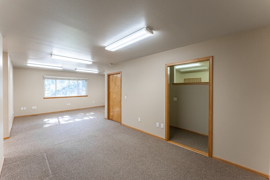 More Photos Of 914 Citadel Dr, Everson Office Residential For Lease