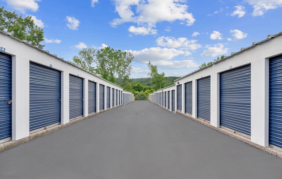 More Photos Of 156 Danbury Rd, New Milford Self Storage For Lease