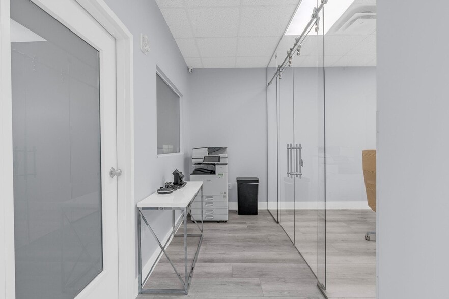 More Photos Of 2295 S Hiawassee Rd, Orlando Office For Sale