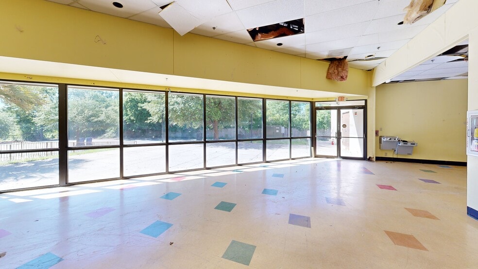 More Photos Of 3806 N Main St, Columbia Schools For Sale