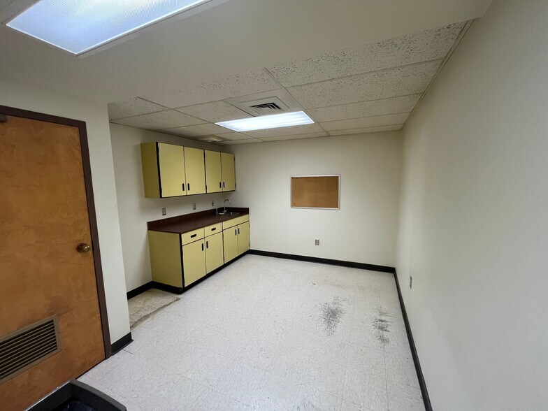 More Photos Of 2626 W Kennewick Ave, Kennewick Office For Lease