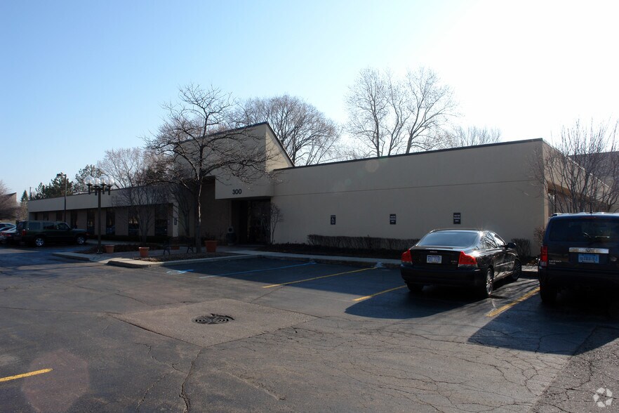 More Photos Of 100 Maple Park Blvd, Saint Clair Shores Unknown For Lease