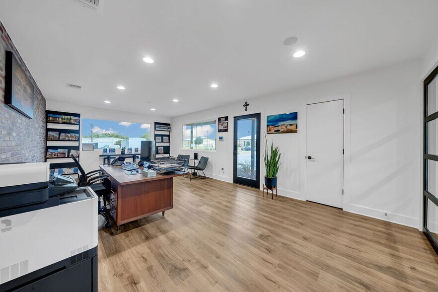 More Photos Of 117 Commerce Ave, Boerne Office For Sale
