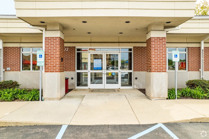 More Photos Of 4702 Verona Rd, Madison Bank For Lease