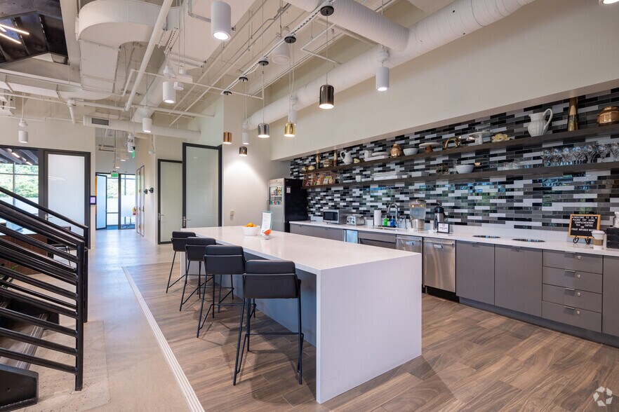 More Photos Of 100 North Point Ctr E, Alpharetta Office For Sale