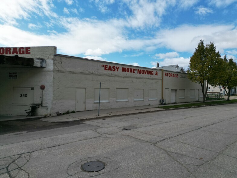 More Photos Of 330 Elgin Av, Winnipeg Industrial For Sale