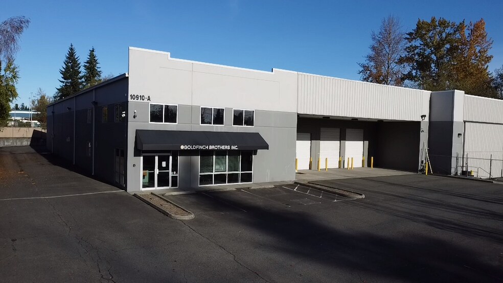 More Photos Of 10910 Holly Dr, Everett Warehouse For Lease