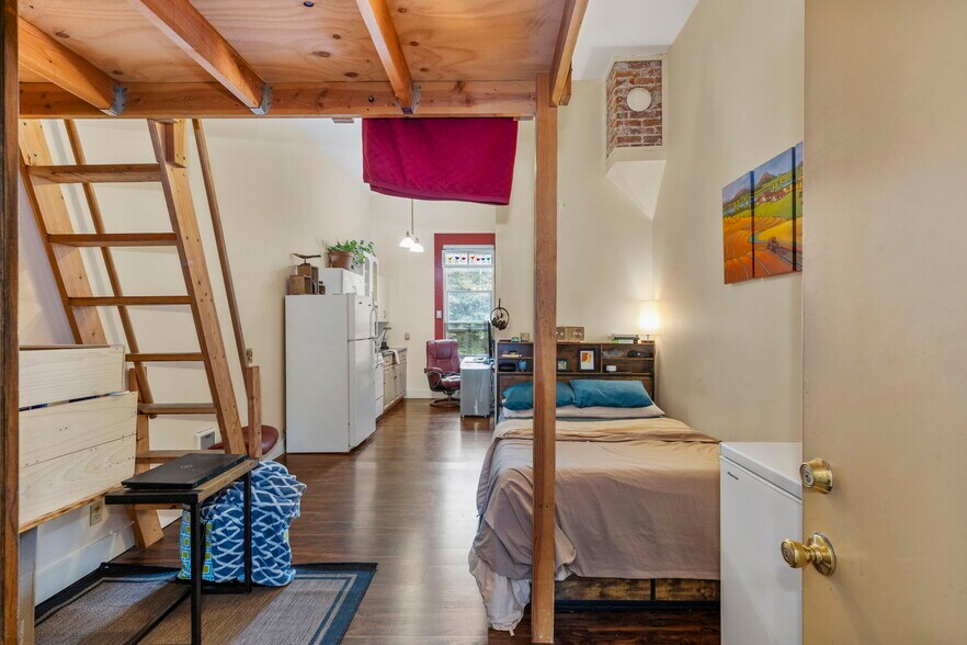 More Photos Of 936 Water St, Port Townsend Storefront Retail Residential For Sale