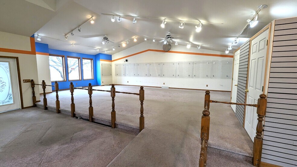 More Photos Of 1276 W Winneconne Ave, Neenah Storefront For Sale