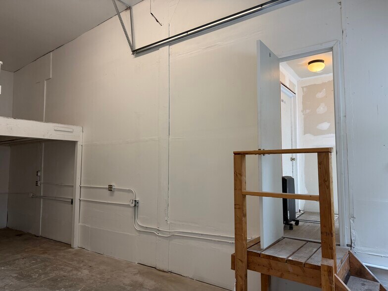 More Photos Of 8467 Speckled Ave, Kings Beach Industrial For Lease