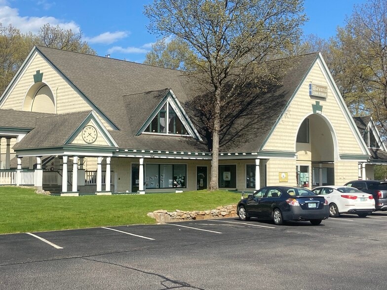 More Photos Of 1461 Hooksett Rd, Hooksett Storefront Retail Office For Lease