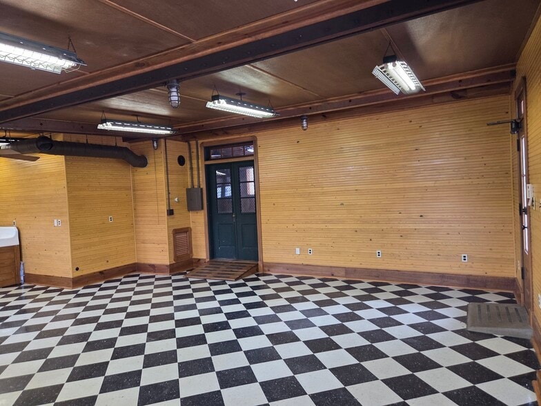 More Photos Of 815-817 Rosedale Dr, New Orleans Office For Sale