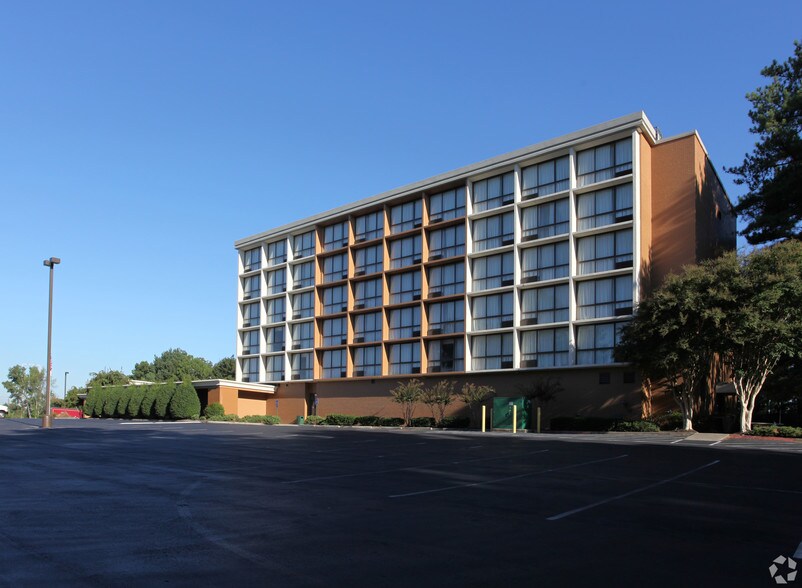 More Photos Of 6288 Old Dixie Hwy, Jonesboro Hotel For Sale