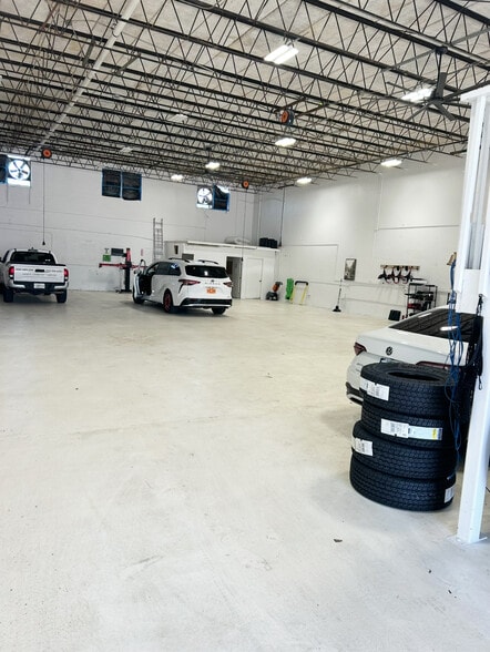 More Photos Of 208-220 NW 1st Ave, Hallandale Service For Lease