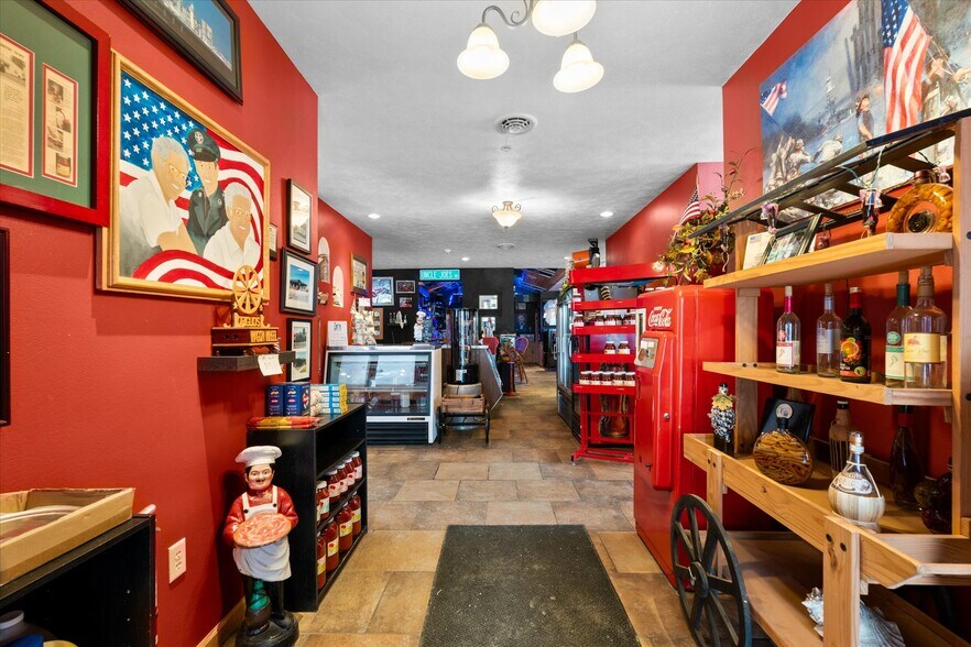 More Photos Of 212 Main St, Oneida General Retail For Sale