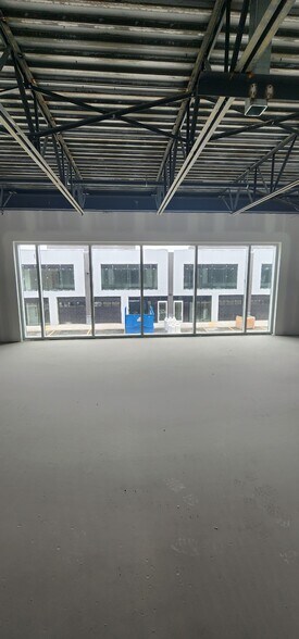 More Photos Of 595 Hanlon Creek Blvd, Guelph Warehouse For Lease