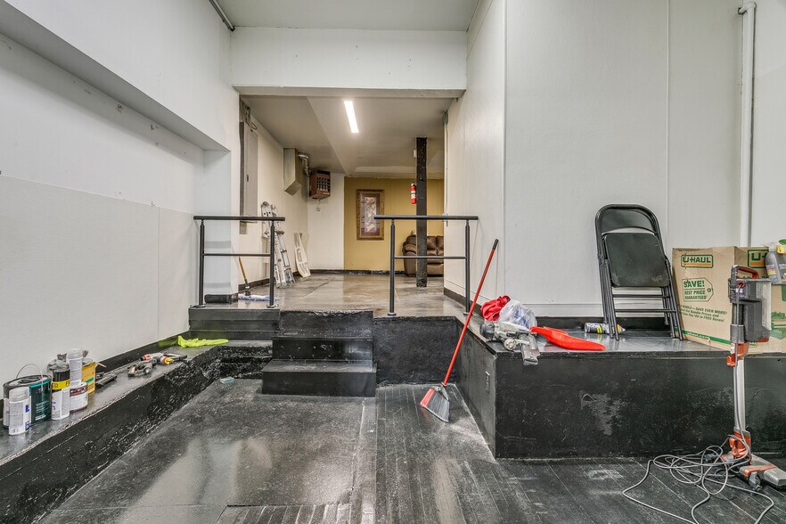 More Photos Of 1500 W Broadway Ave, Minneapolis Storefront Retail Residential For Sale