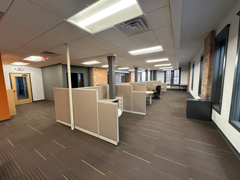 More Photos Of 2217 E 9th St, Cleveland Office For Lease