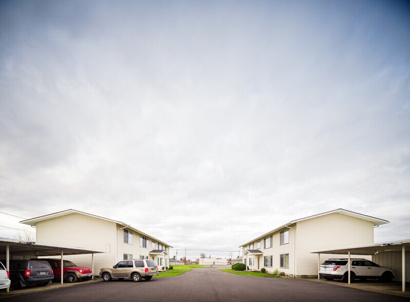 More Photos Of 920 18th Ave SW, Albany Apartments For Sale