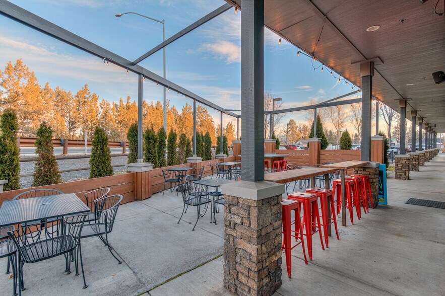 More Photos Of 64670 Strickler Ave, Bend Storefront For Sale