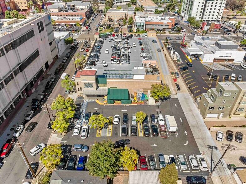 More Photos Of 711 University Ave, San Diego Supermarket For Sale