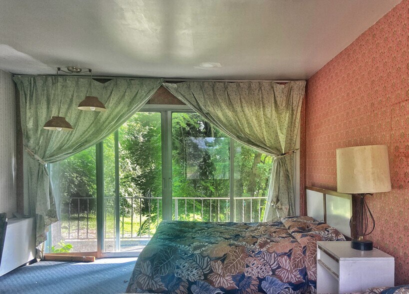 More Photos Of 175 S Main St, Ellenville Hotel For Sale