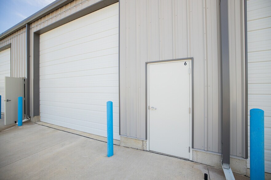 More Photos Of 1532 E Mason Dr, Kechi Self Storage For Sale