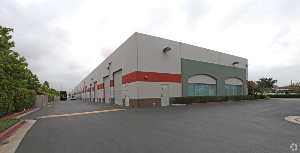 More Photos Of 12711 Ramona Blvd, Baldwin Park Warehouse For Lease