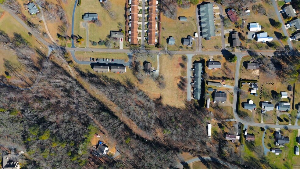 Primary Photo Of 520 Baird Cove Rd, Franklin Apartments For Sale