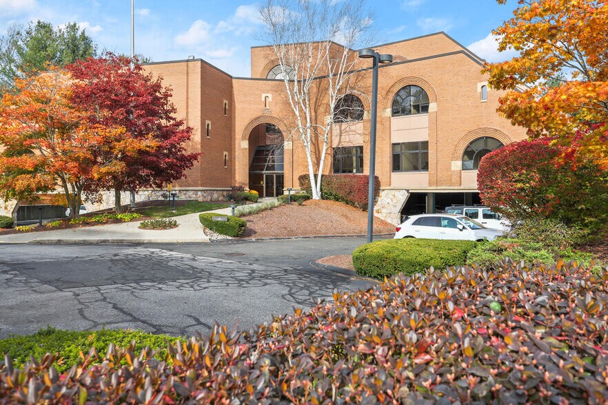 More Photos Of 1077 Bridgeport Ave, Shelton Unknown For Lease