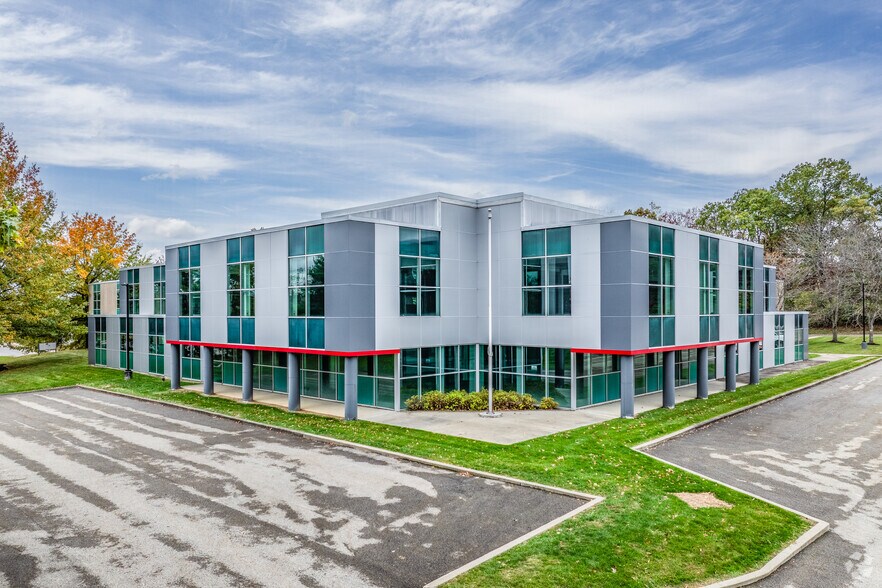 More Photos Of 173 Industry Dr, Pittsburgh Showroom For Lease