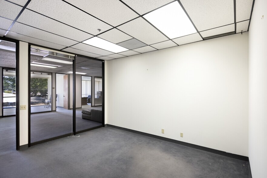 More Photos Of 20500 Nordhoff St, Chatsworth Research And Development For Sale